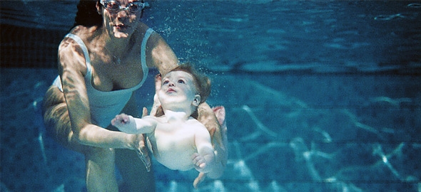 baby_swimming