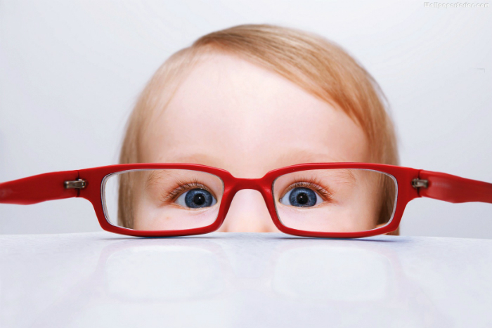 Cute-Baby-Wearing-Red-Glasses-Wallpaper