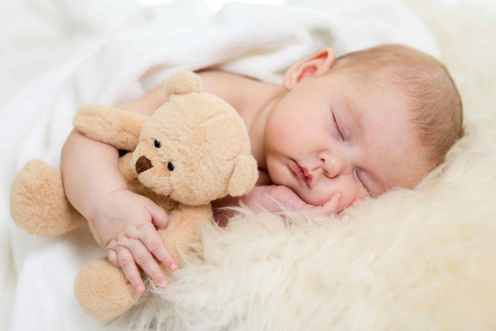 baby-sleeping-with-teddy-bear