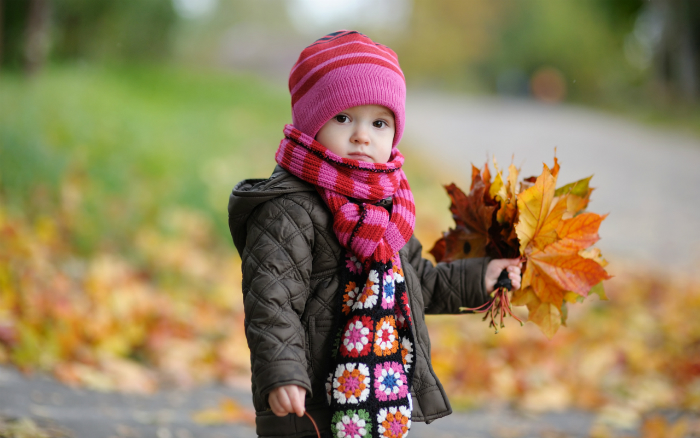 cute_baby_in_autumn-wide