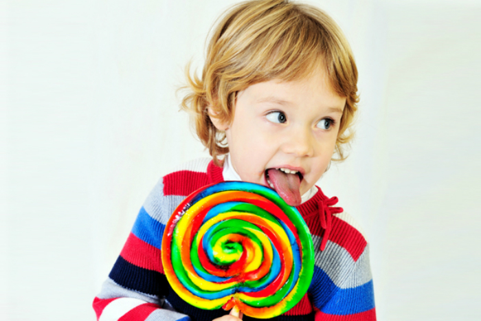 kid-with-lollipop