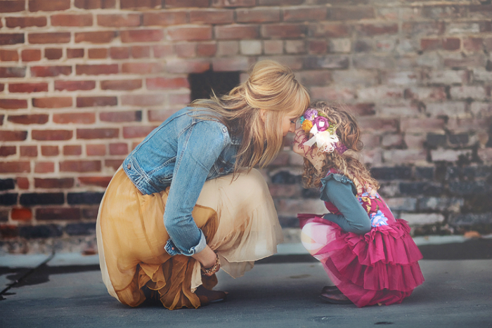 mother-daughter-photo-ideas-nose-to-nose