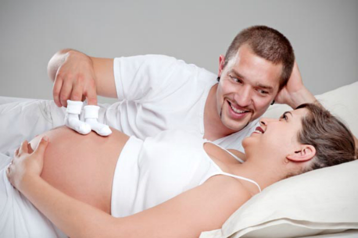 pregnant-woman-with-husband