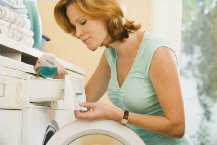 woman-doing-laundry