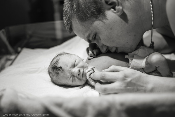 Dads-Meeting-Babies-First-Time-27