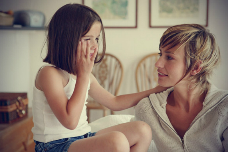 Mother-And-Daughter-Talking-At-Home