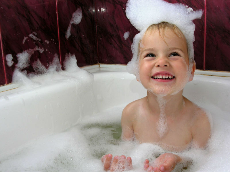 boy-in-tub