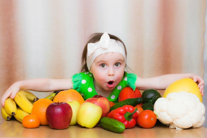 girl_hugging_veggies