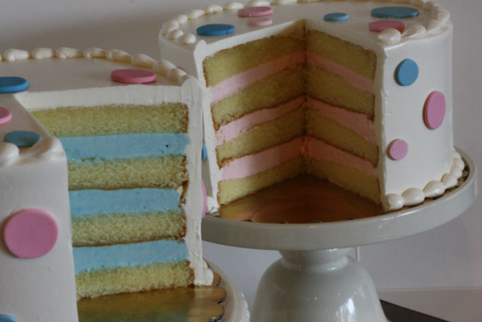 Baby-Gender-Reveal-Cake