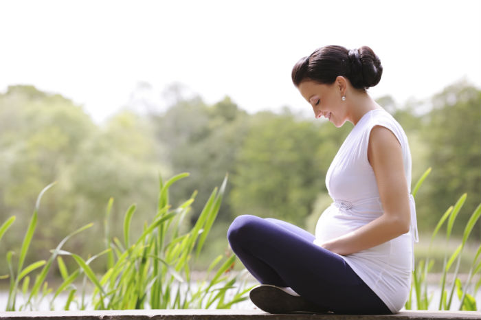 Pregnant-Women-and-Yoga-2