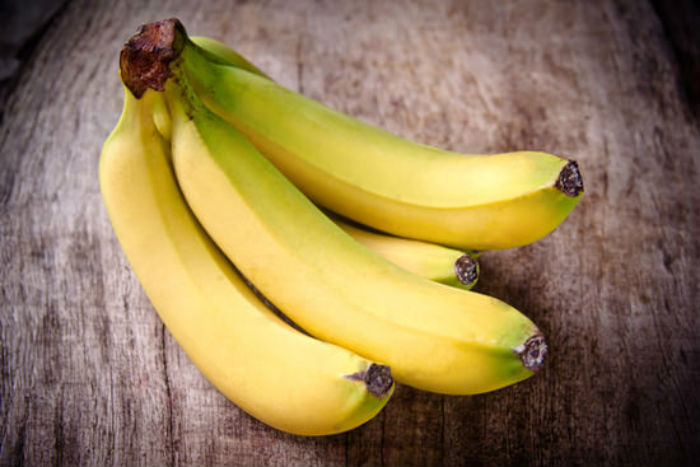 bananas-on-a-wooden-table