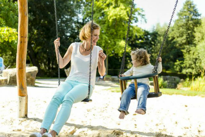 15+1 είδη μαμάδων σε μια παιδική χαρά: Κι όλες τους υπάρχουν!