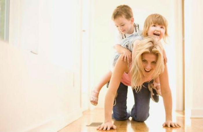 216575-mum-playing-with-kids-thinkstock