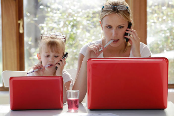 WORKING-MOM-Daughter