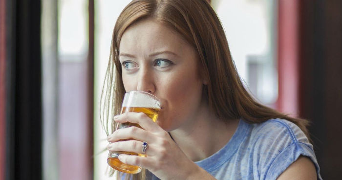 Woman-drinking-a-beer