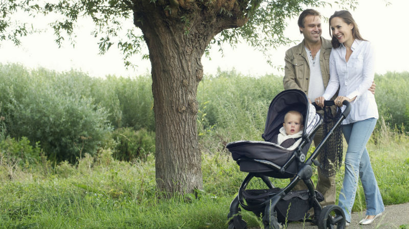 parents-with-stroller