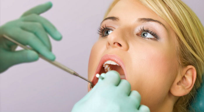 woman-at-dentist-01