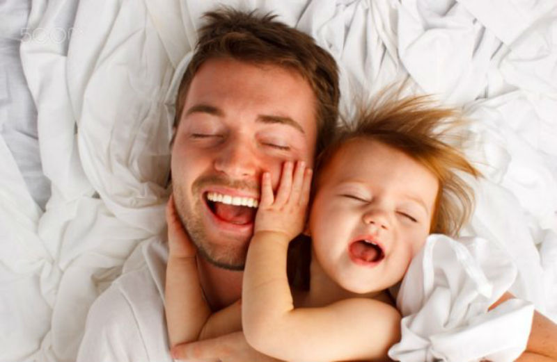 father-and-daughter-laughing-620x404