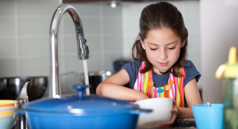 kid-doing-chores