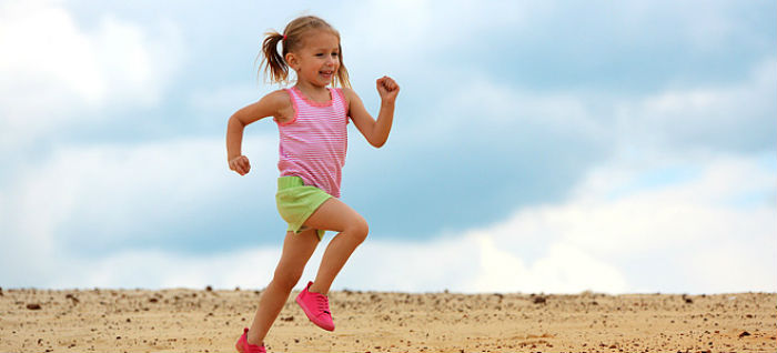 child-beach-running-660