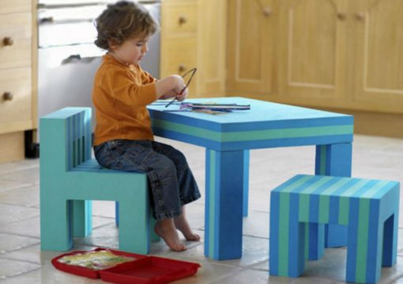 foam-table-and-chair