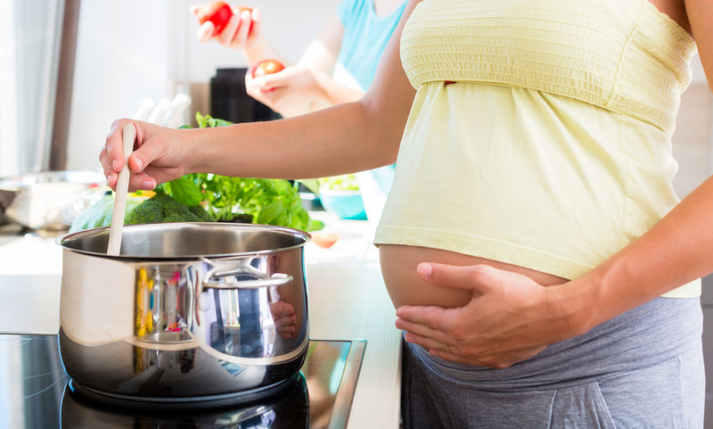 Pregnant-woman-cooking