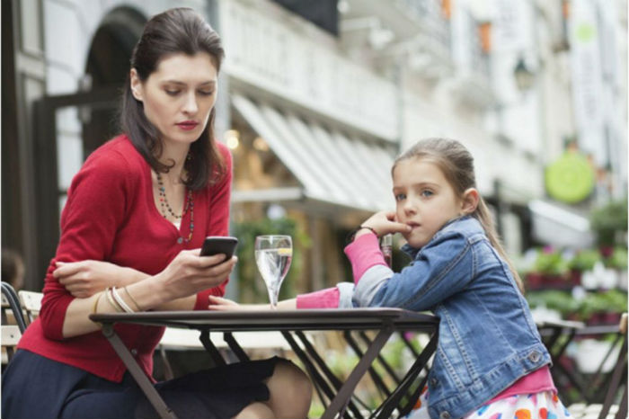 parents-cell-phone-1024x681