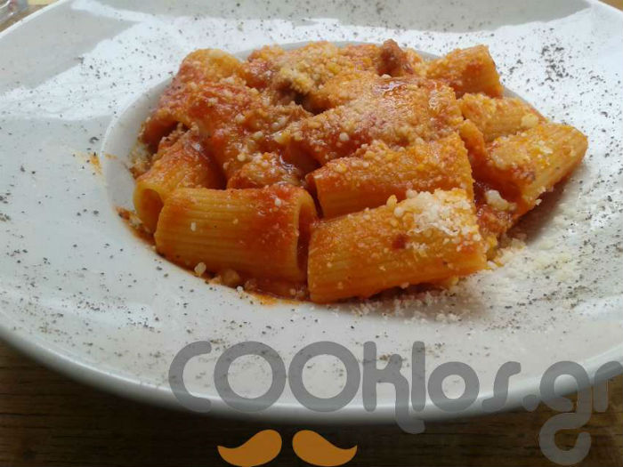 rigatoni_me_pikantiki_saltsa_1